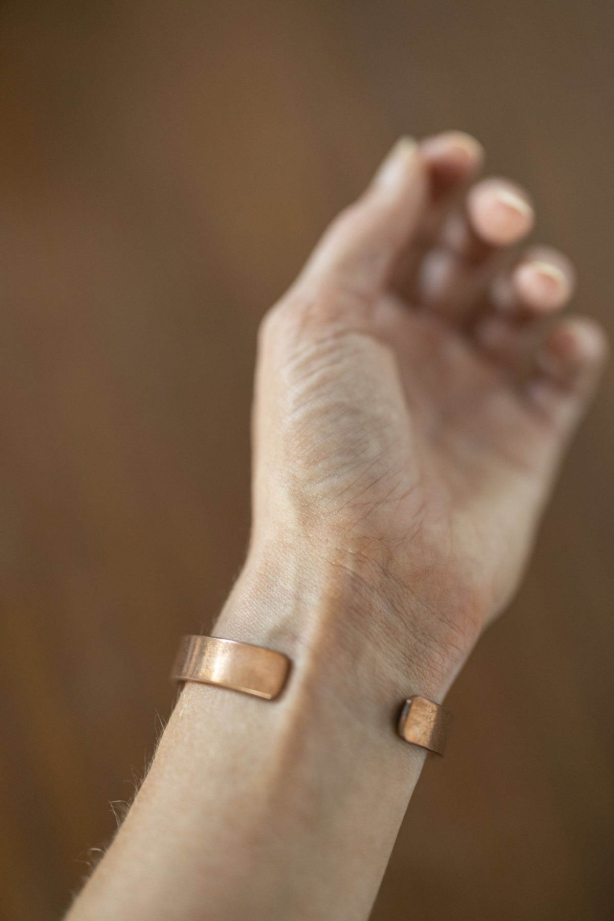 Kopero Koperen Armband Glad, detailfoto van de open uiteinden van de cuff