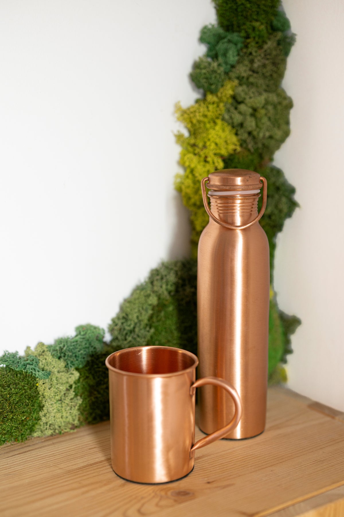 Kopero Premium Koperen Mok Glad naast koperen drinkfles uit de Kopero-collectie