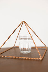 Kopero Koperen Piramide Energizer Gedraaid, 23,56 cm, gebruikt voor waterharmonisatie met een glas water