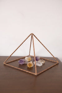 Kopero Koperen Piramide Energizer Gedraaid Klein (14,56 cm) boven amethist en citrien