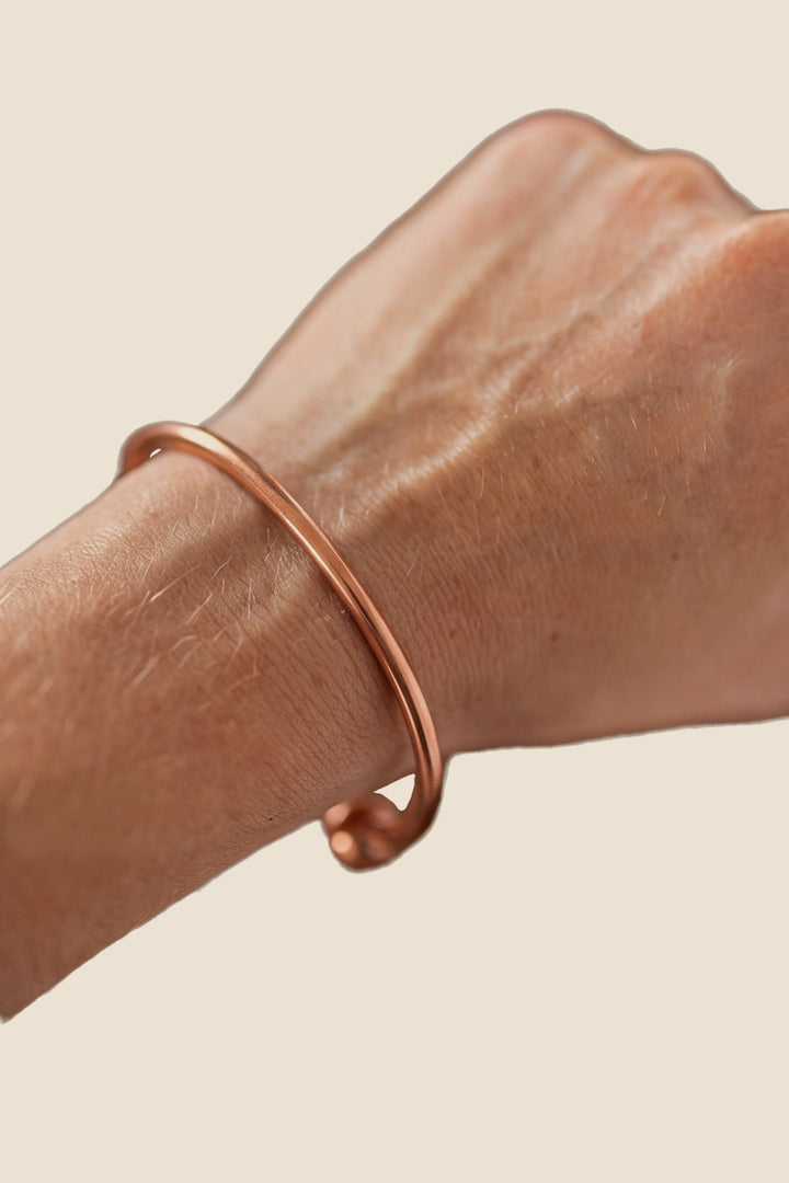 Kopero Koperen Armband Rond, om de pols, productfoto op witte achtergrond