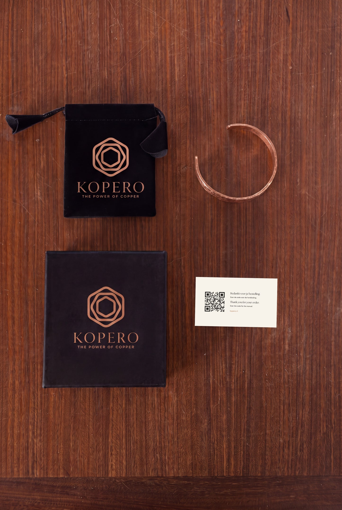 Kopero Premium Koperen Armband Gehamerd, met fluwelen draagzak, doosje en dankkaart