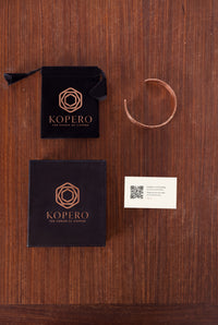 Kopero Premium Koperen Armband Gehamerd, met fluwelen draagzak, doosje en dankkaart